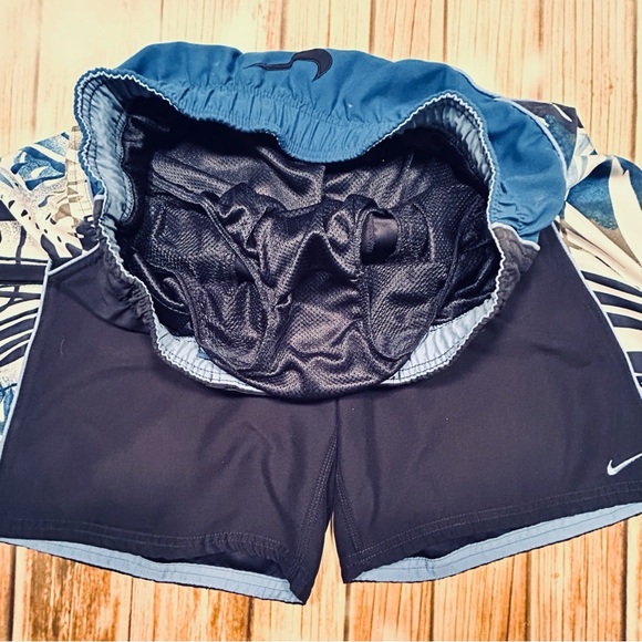Nike Swim Trunks Board Shorts Mens Size Medium Navy with Floral panels tri color - Picture 4 of 12
